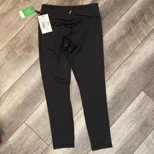 Zyia light n tight mid rise 3/4 black leggings